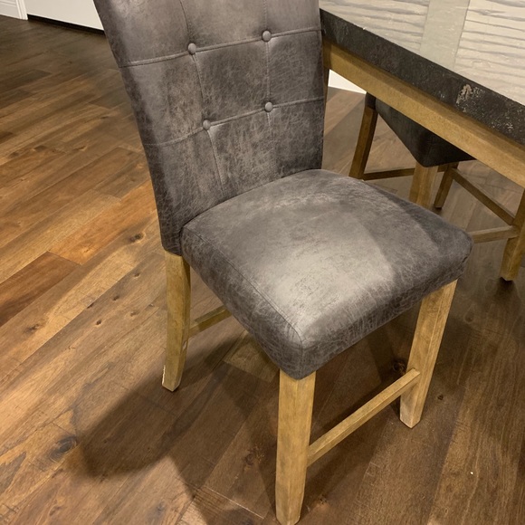 Granite breakfast table - Picture 3 of 4